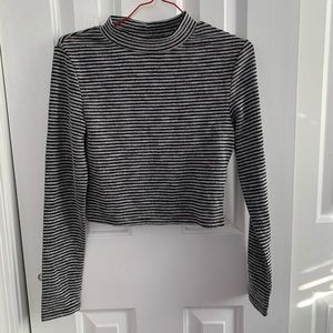 LONG SLEEVE CROP TOP - WORN 1 TIME